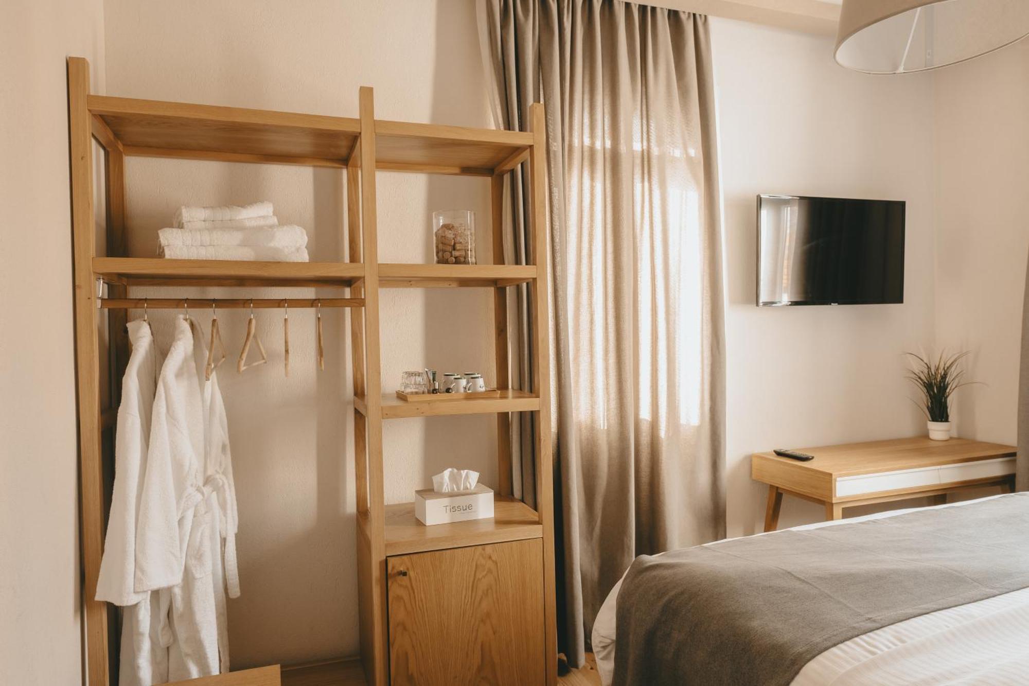 Giardino High Living Suites Drama Room photo