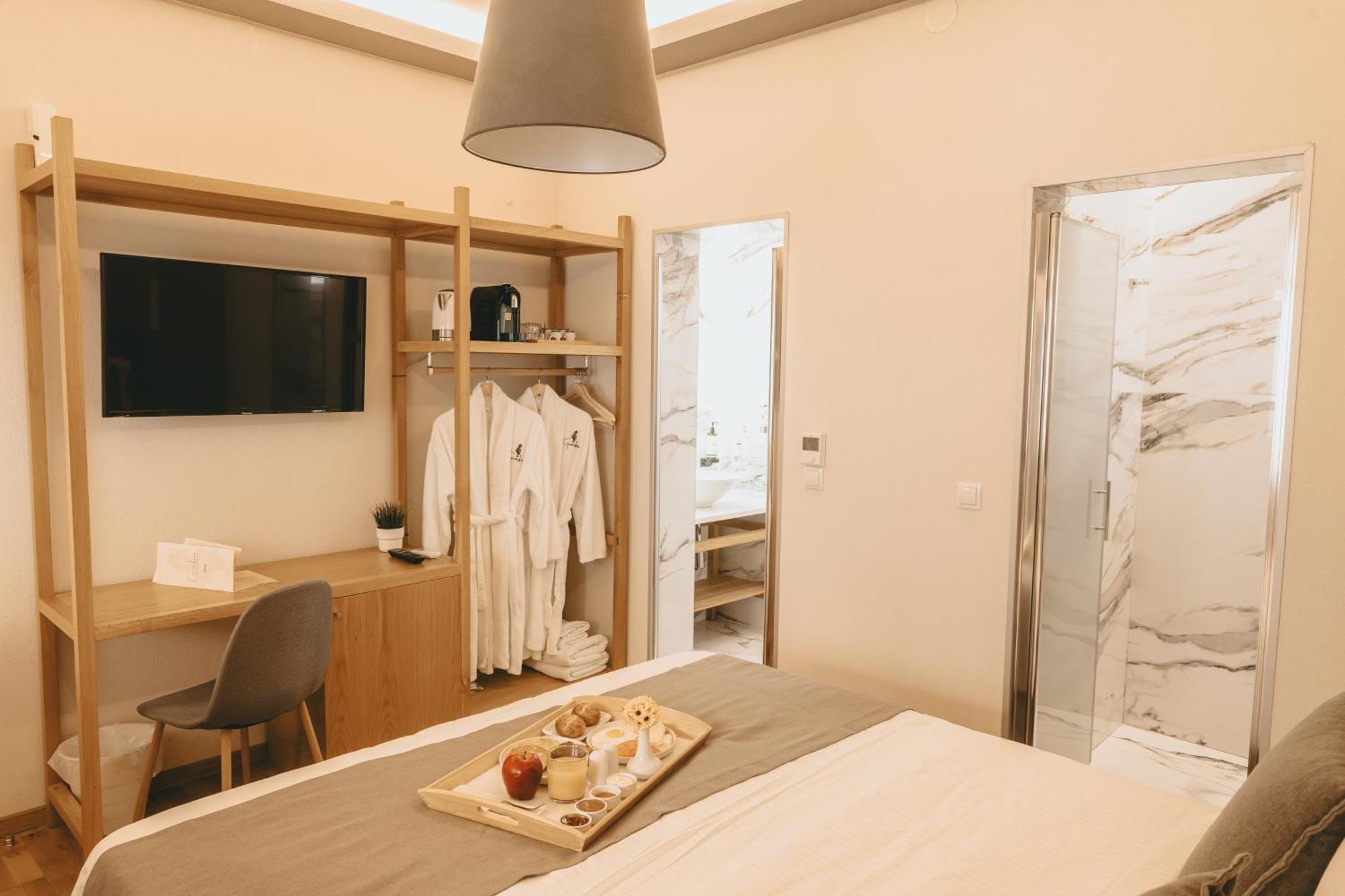 Giardino High Living Suites Drama Room photo